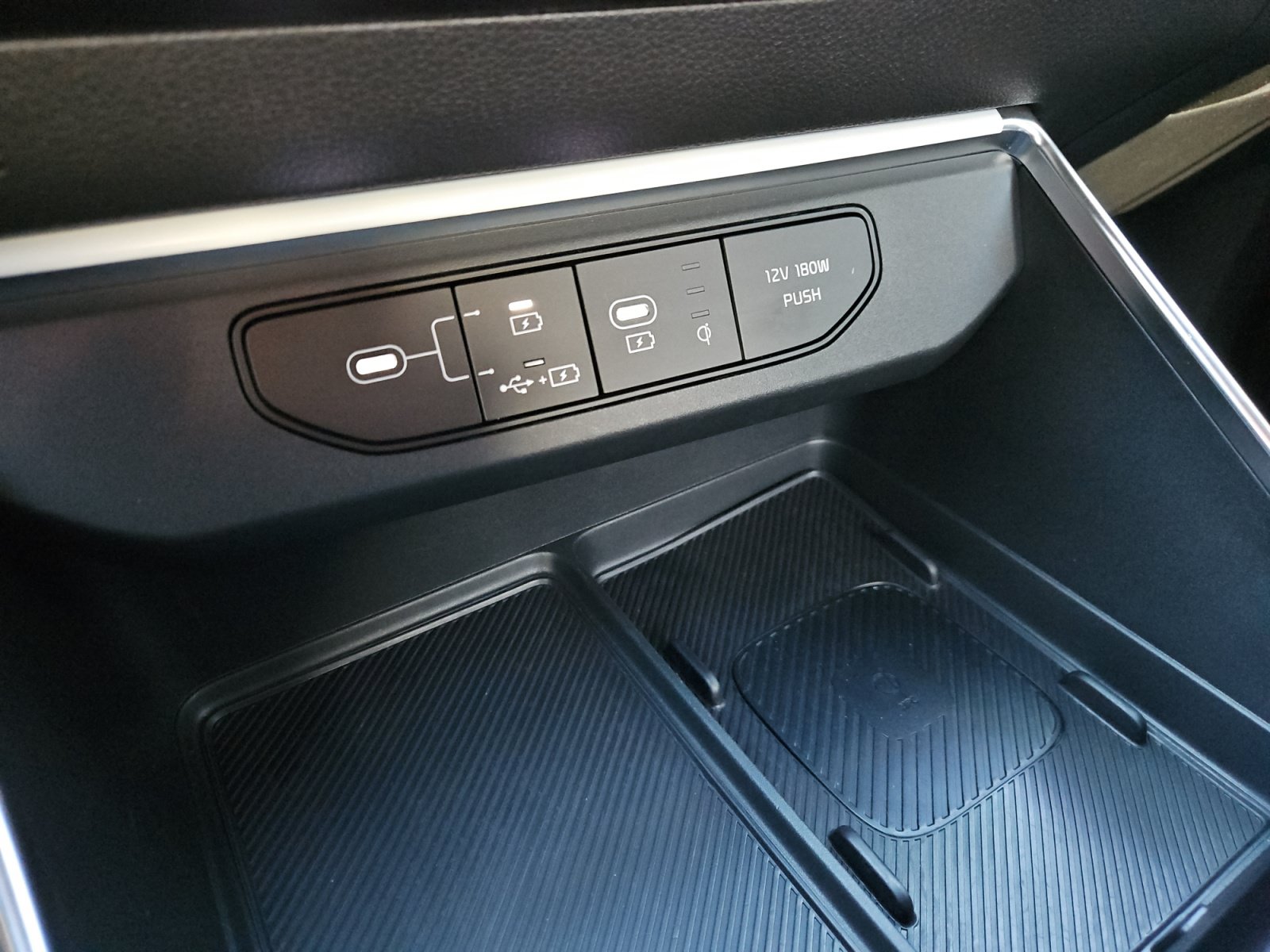 Used 2025 Kia Carnival SX Prestige FWD image 24