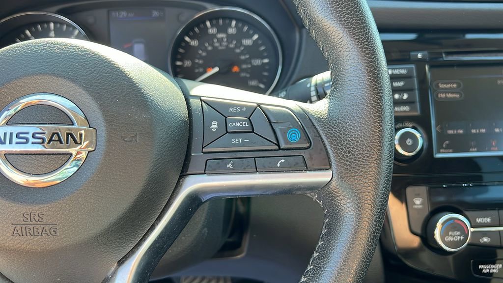 Used 2020 Nissan Rogue SV image 18