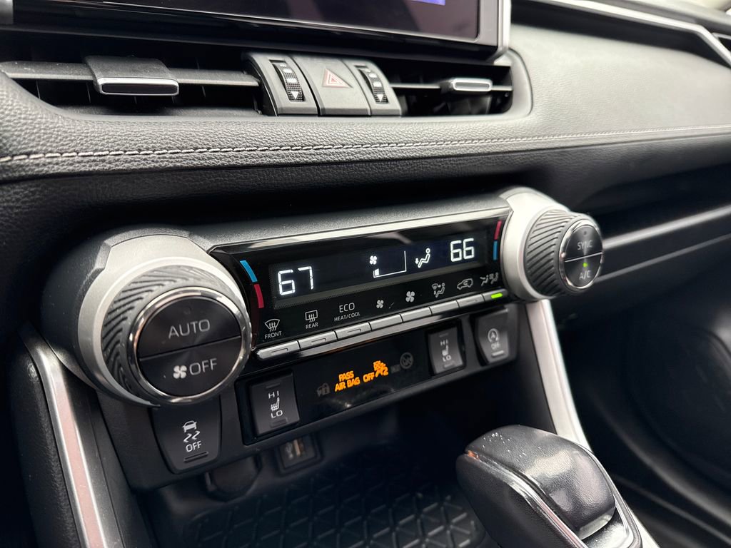 Used 2023 Toyota RAV4 XLE Premium image 31