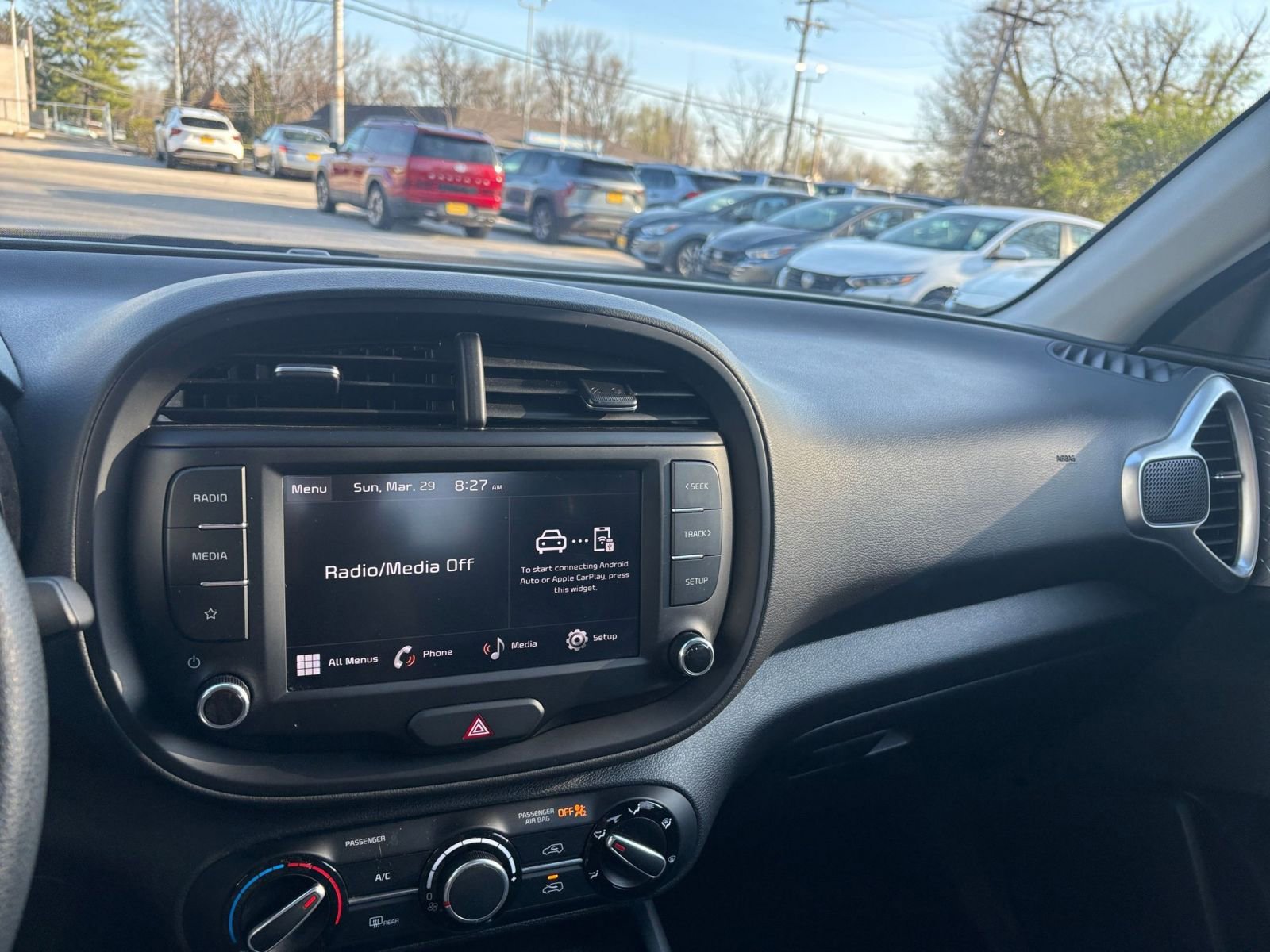 Used 2025 Kia Soul LX w/ LX Technology Package FWD image 34