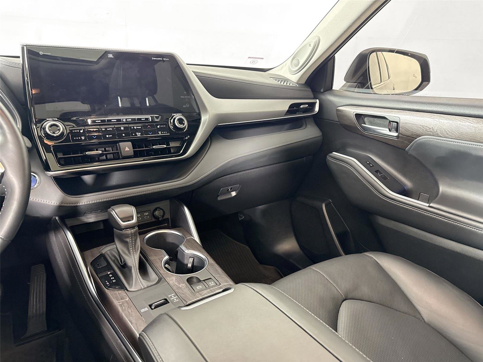 Used 2022 Toyota Highlander Platinum FWD image 34