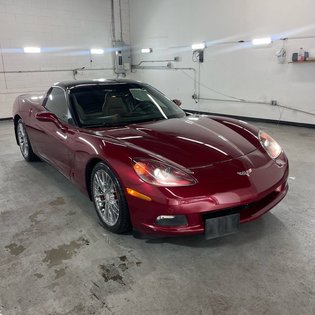 Used 2007 Chevrolet Corvette Coupe w/ Preferred Equipment Group RWD image 2