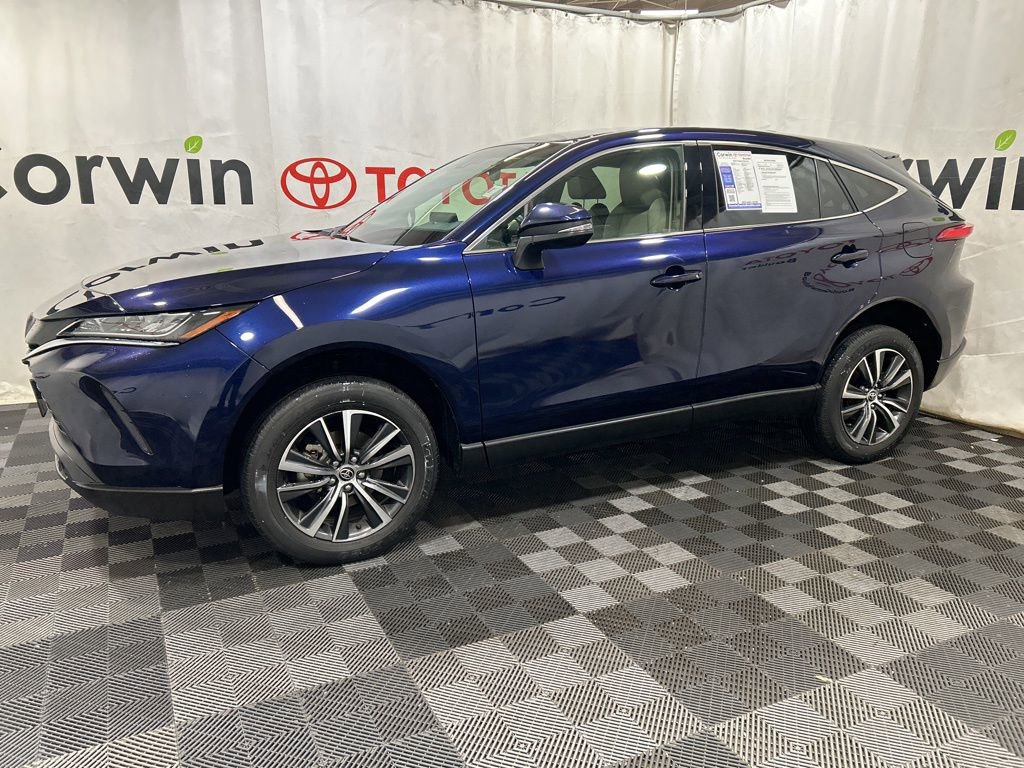 Used 2022 Toyota Venza LE image 4