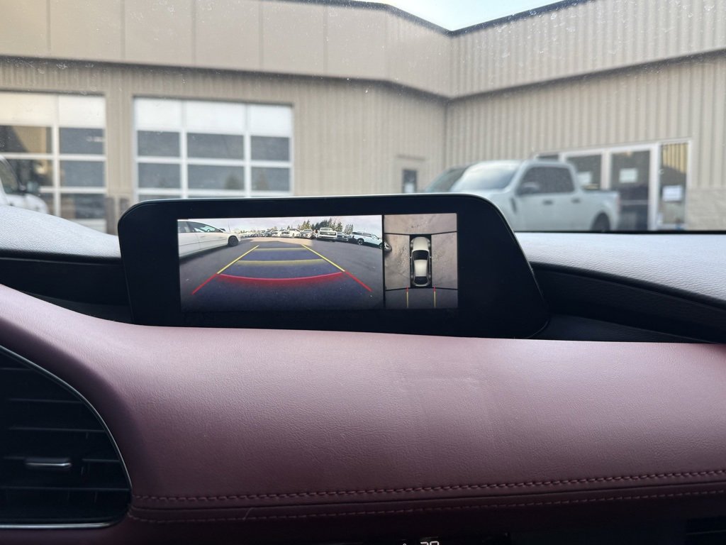 Used 2021 MAZDA MAZDA3 Hatchback w/Premium Plus Pkg image 6