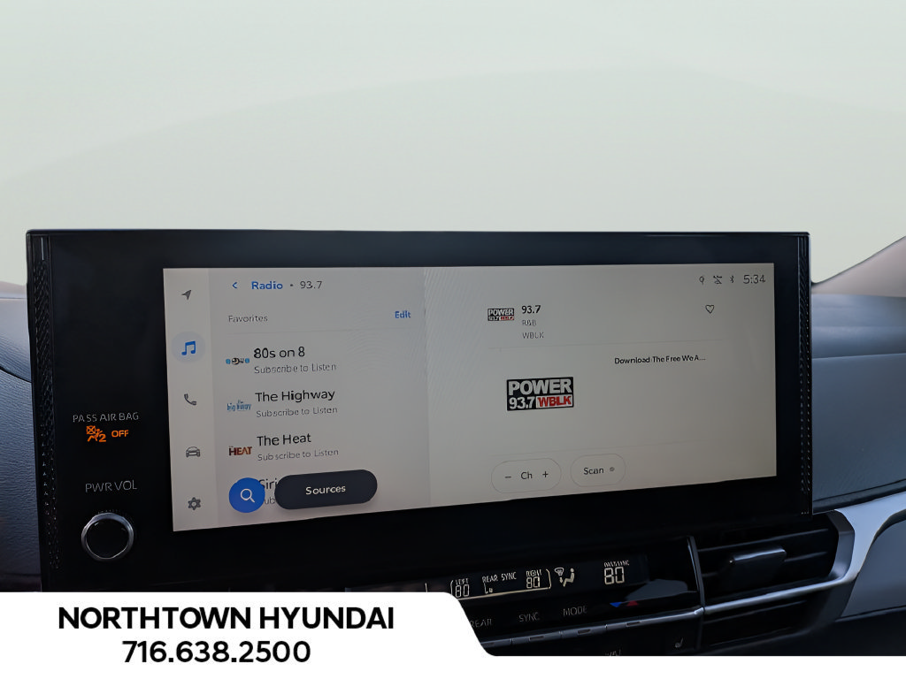 Used 2026 Toyota Sienna XLE FWD image 22