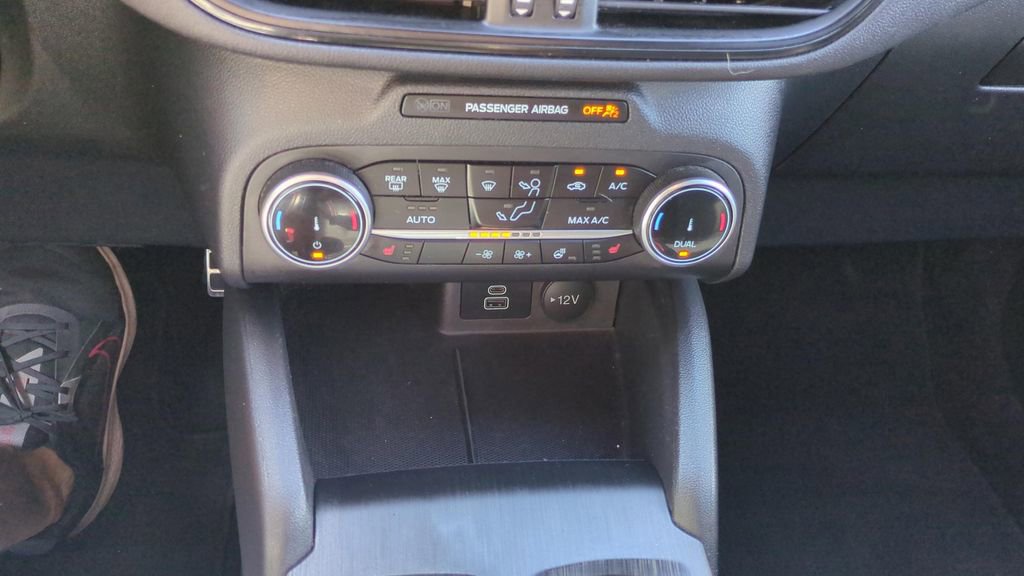 Used 2024 Ford Escape ST-Line w/ Cold Weather Package image 29