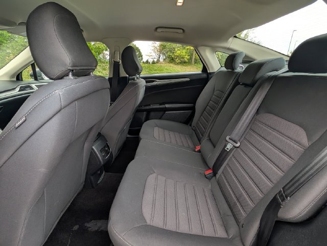 Used 2020 Ford Fusion SE FWD image 27
