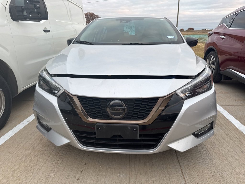 Used 2020 Nissan Versa SR image 2