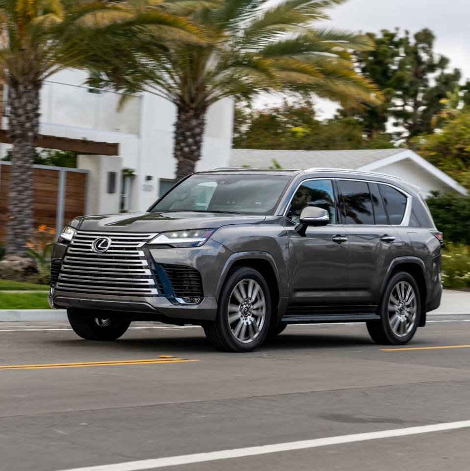 Used 2024 Lexus LX 600 4WD w/ Ultra Luxury Package image 1