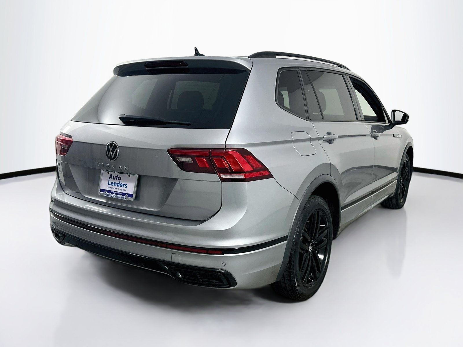 Used 2022 Volkswagen Tiguan SE R-Line FWD image 5