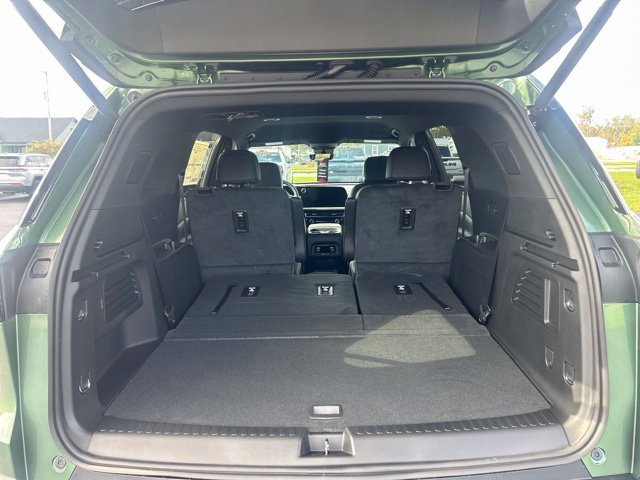 New 2027 Chevrolet Traverse LT w/ Driver Confidence Package AWD/4WD image 17