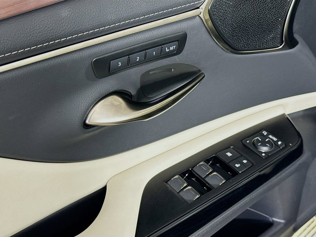Certified 2025 Lexus ES 300h Ultra Luxury FWD image 18