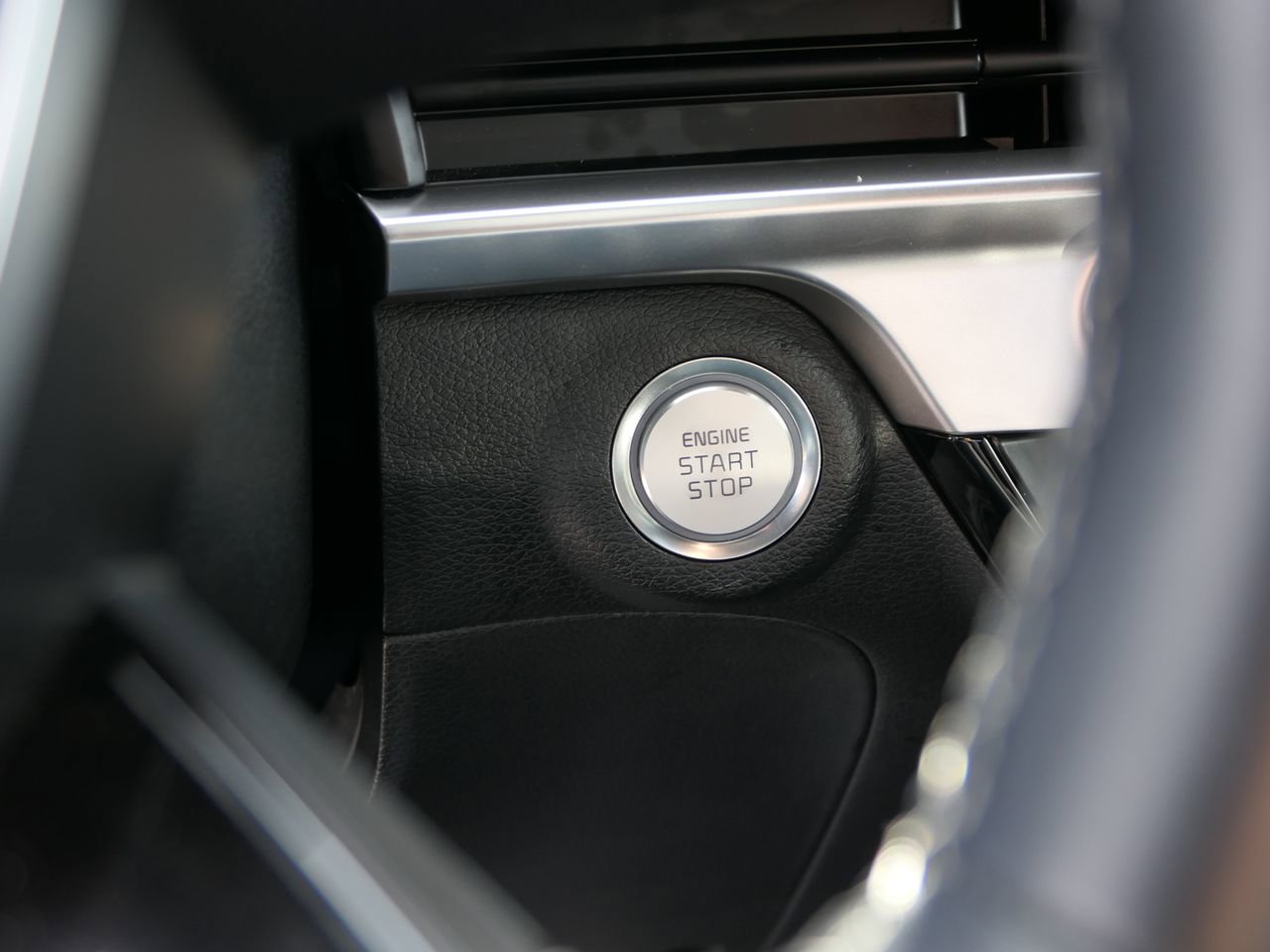 Used 2025 Kia Telluride AWD image 21