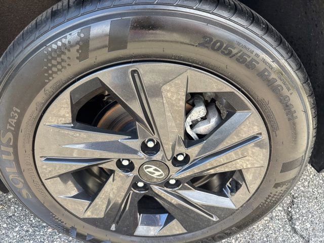 Used 2023 Hyundai Elantra SEL w/ Cargo Package image 9