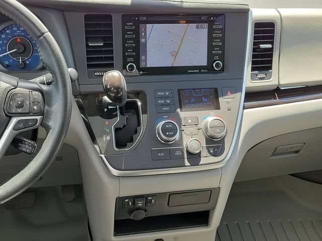 Used 2020 Toyota Sienna XLE w/ XLE Navigation Package FWD image 24