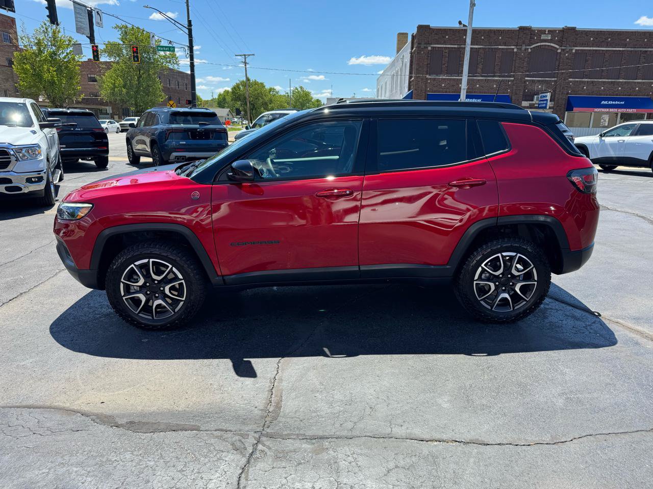 Used 2024 Jeep Compass Trailhawk w/ Trailhawk Elite Group AWD/4WD image 8
