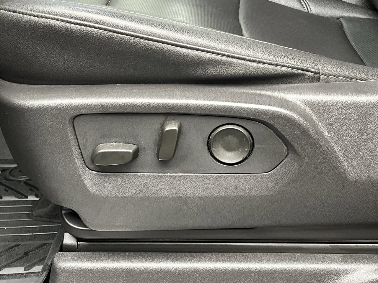 Certified 2024 Chevrolet Silverado 1500 LTZ AWD/4WD image 11