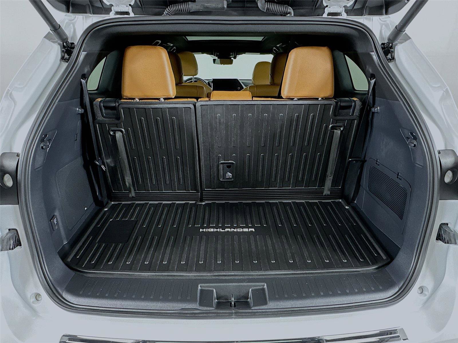 Used 2025 Toyota Highlander Platinum image 26