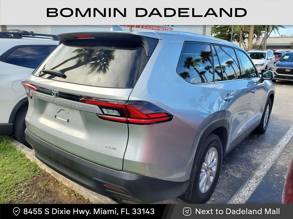 Used 2025 Toyota Grand Highlander AWD image 4