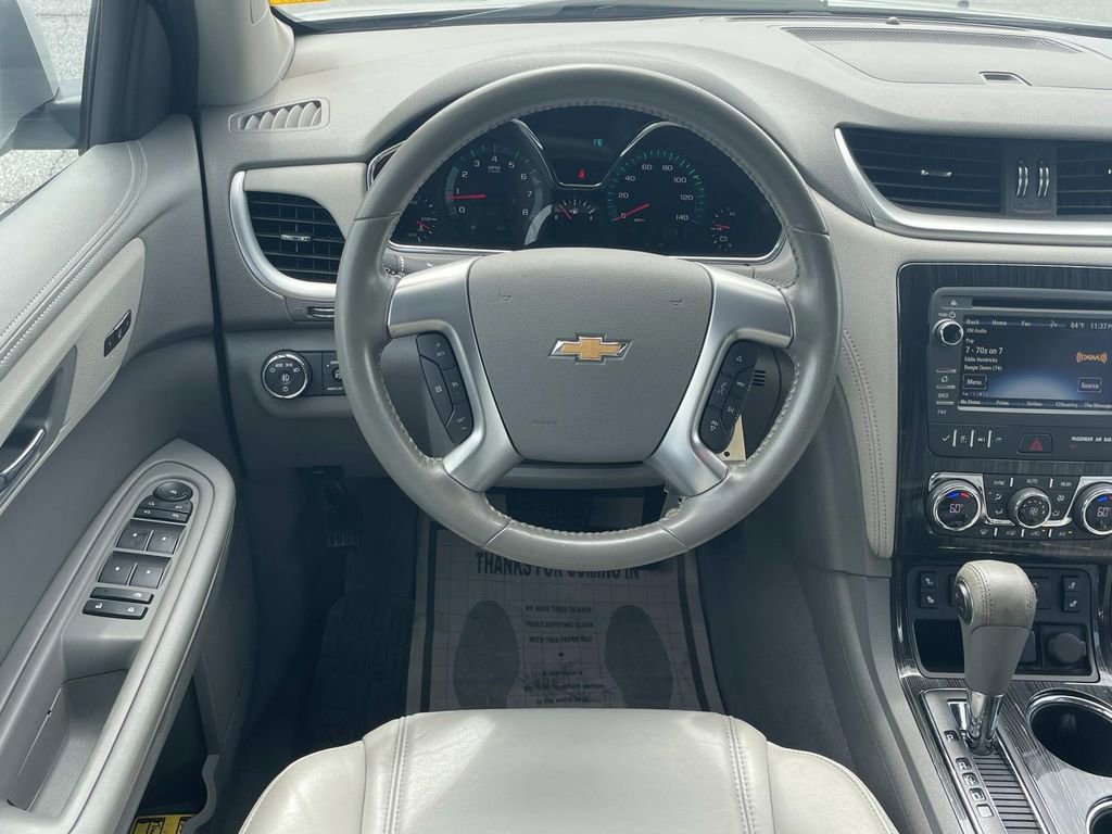 Used 2017 Chevrolet Traverse LT FWD image 15