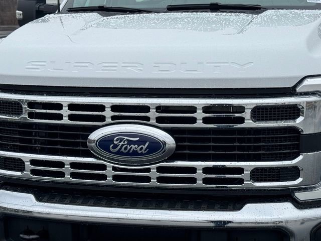 New 2025 Ford F550 4x4 Regular Cab Super Duty image 5