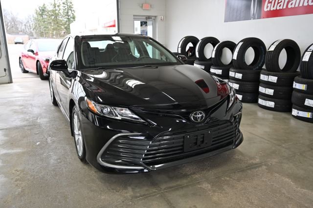 Used 2023 Toyota Camry LE image 3