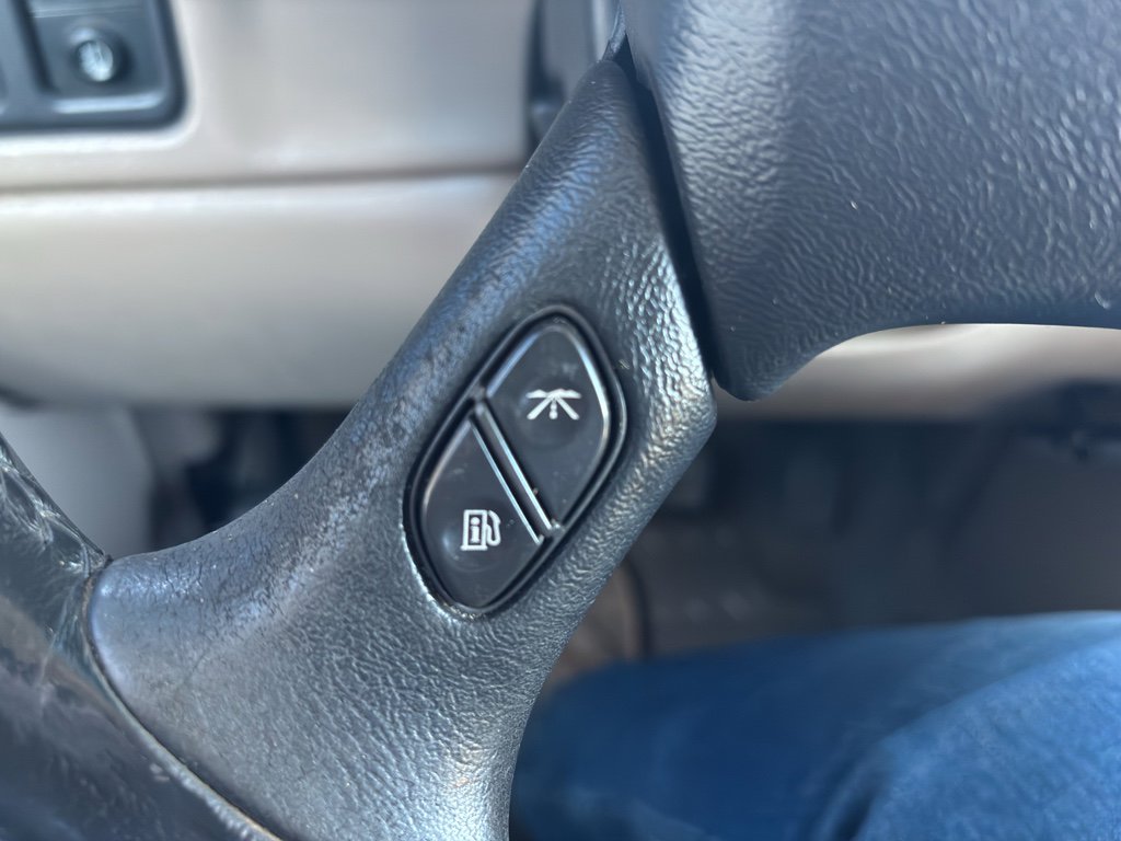 Used 2006 Chevrolet Silverado 2500 LT w/ Heavy-Duty Power Package image 16