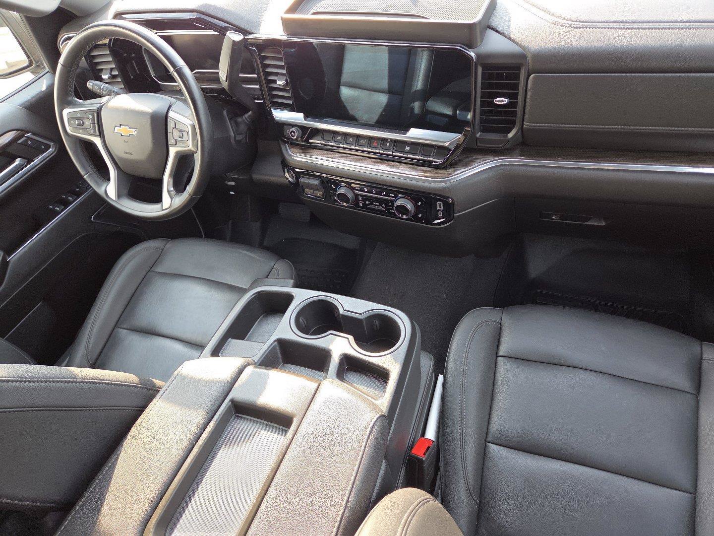 Used 2024 Chevrolet Silverado 1500 LT w/ Leather Package AWD/4WD image 16