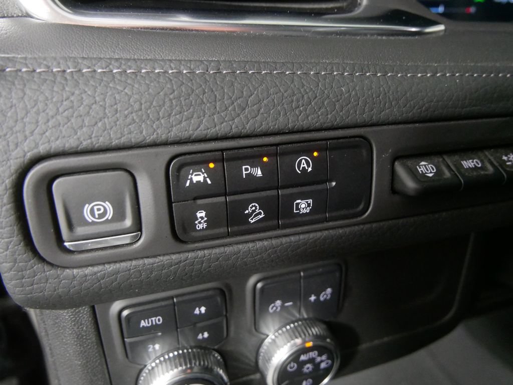 Used 2024 GMC Yukon Denali AWD/4WD image 18
