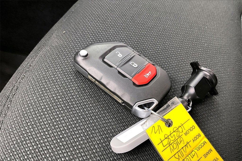 Used 2022 Jeep Gladiator Willys image 11