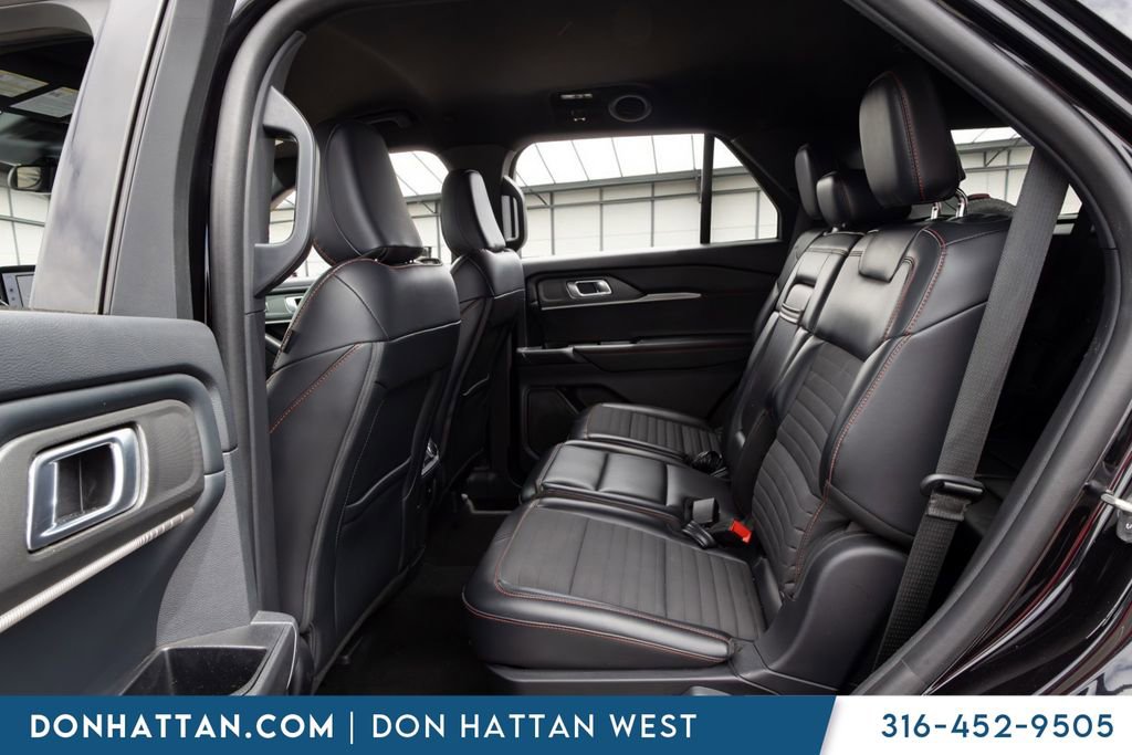Used 2025 Ford Explorer ST-Line w/ ST-Line Street Pack AWD/4WD image 17