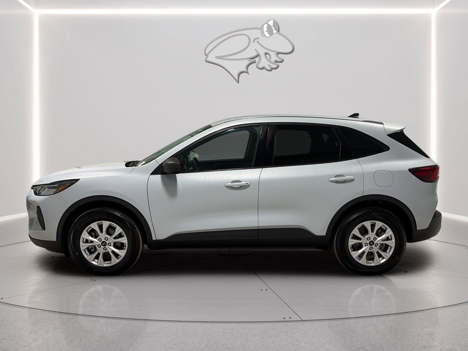 Used 2025 Ford Escape Active w/ Tech Pack #1 AWD/4WD image 2