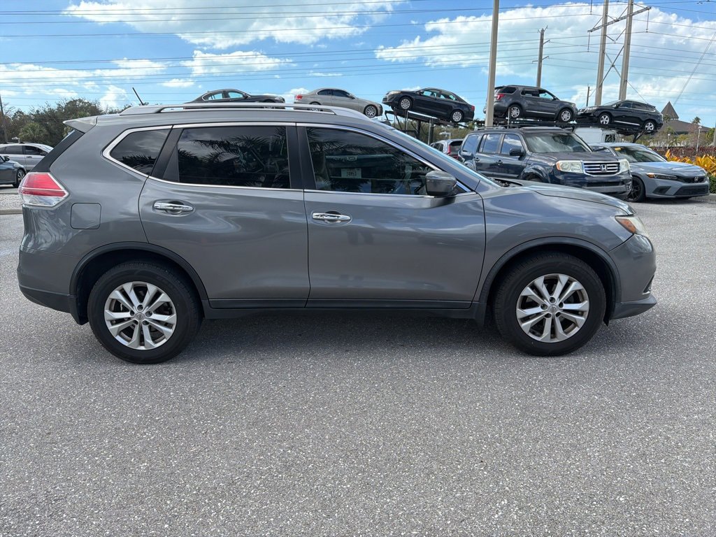 Used 2016 Nissan Rogue SV image 4