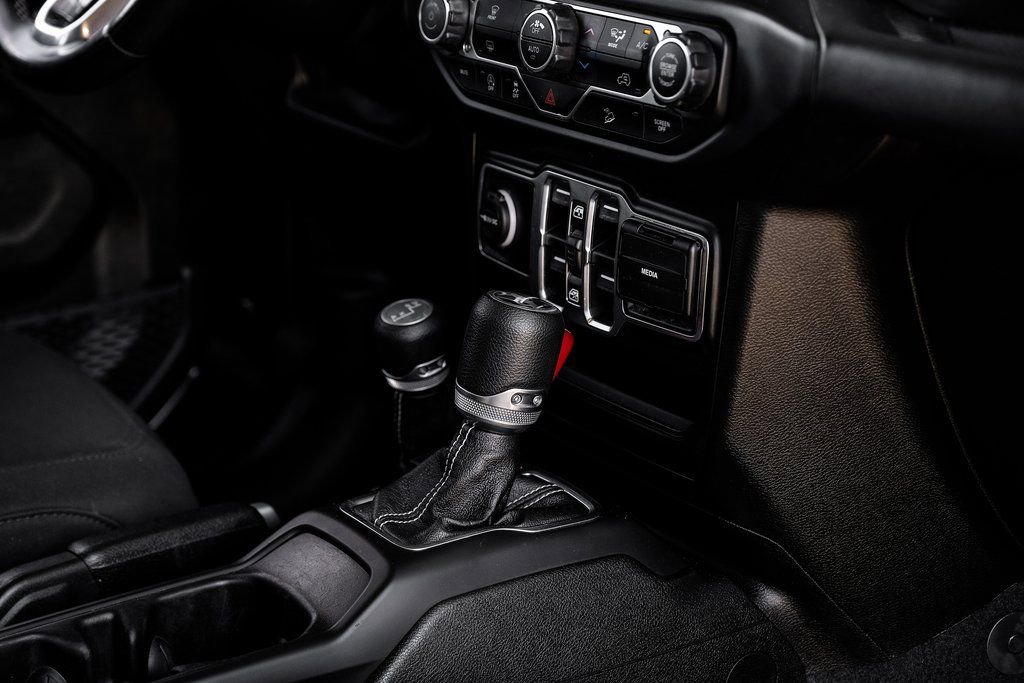 Used 2020 Jeep Wrangler Unlimited Sahara image 31
