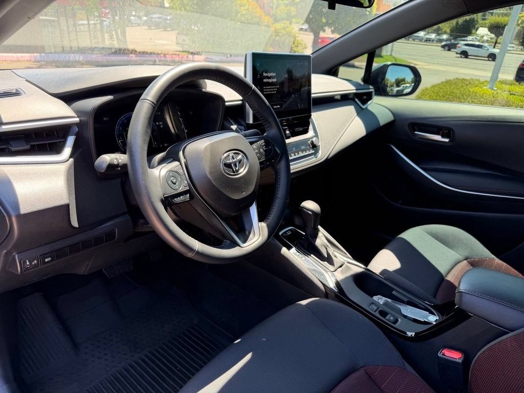 Used 2025 Toyota Corolla SE w/ SE Premium Package FWD image 16