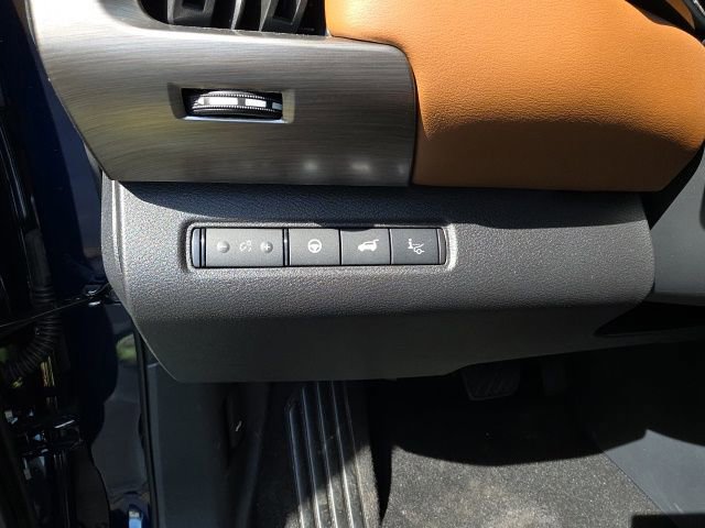 Used 2025 Nissan Pathfinder Platinum w/ Cargo Package image 15