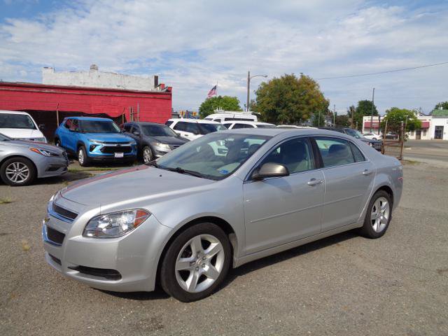 Used 2010 Chevrolet Malibu LS FWD image 2