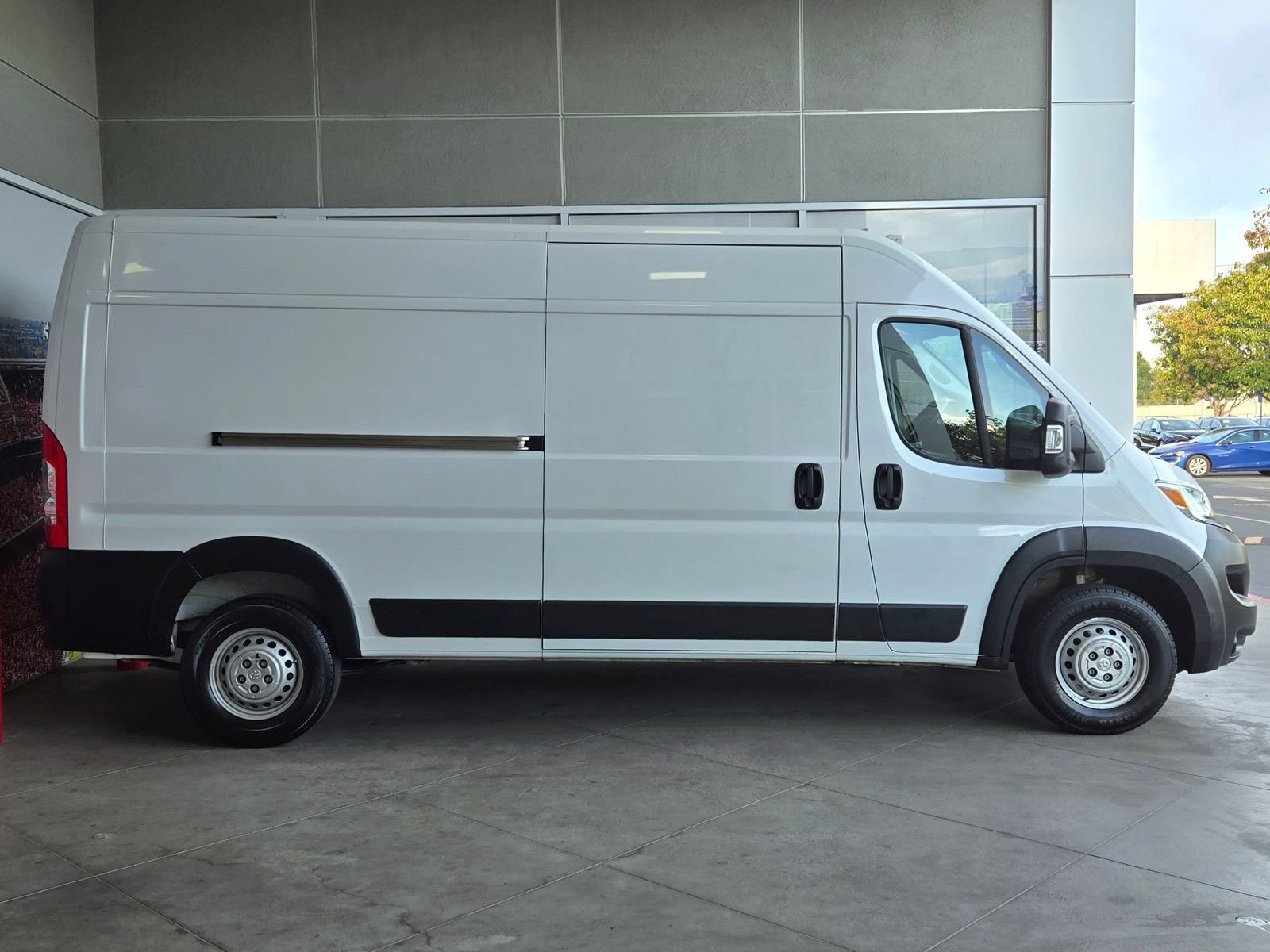 Used 2025 RAM ProMaster 2500 w/ Convenience Group FWD image 4