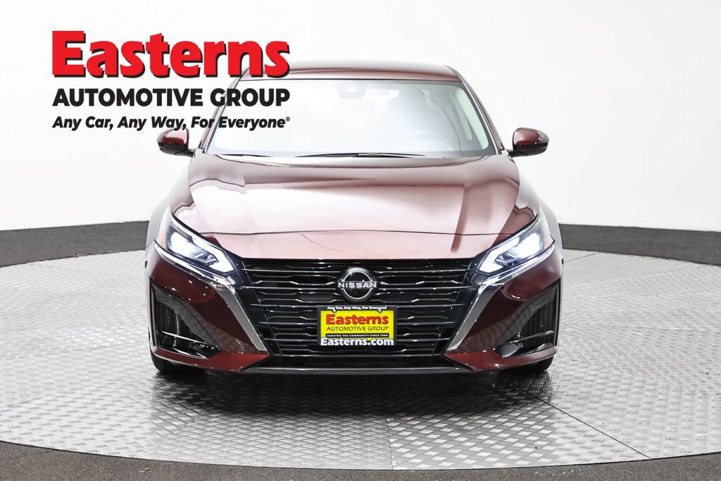 Used 2023 Nissan Altima 2.5 SV FWD image 2