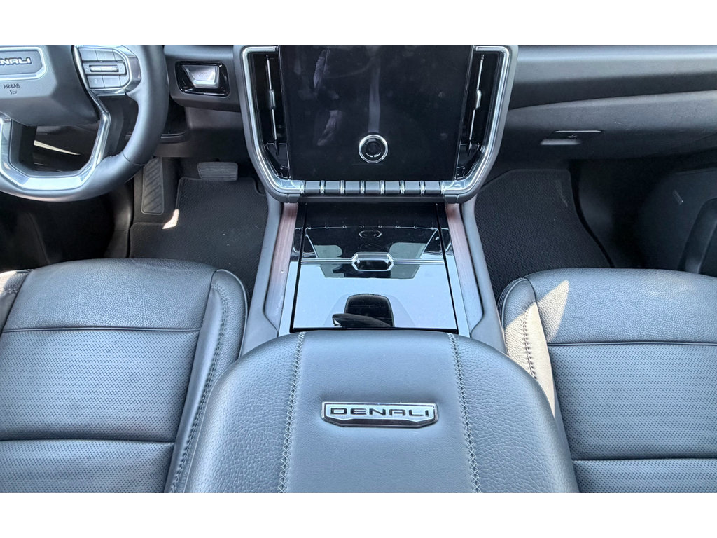Used 2025 GMC Yukon XL Denali RWD image 20