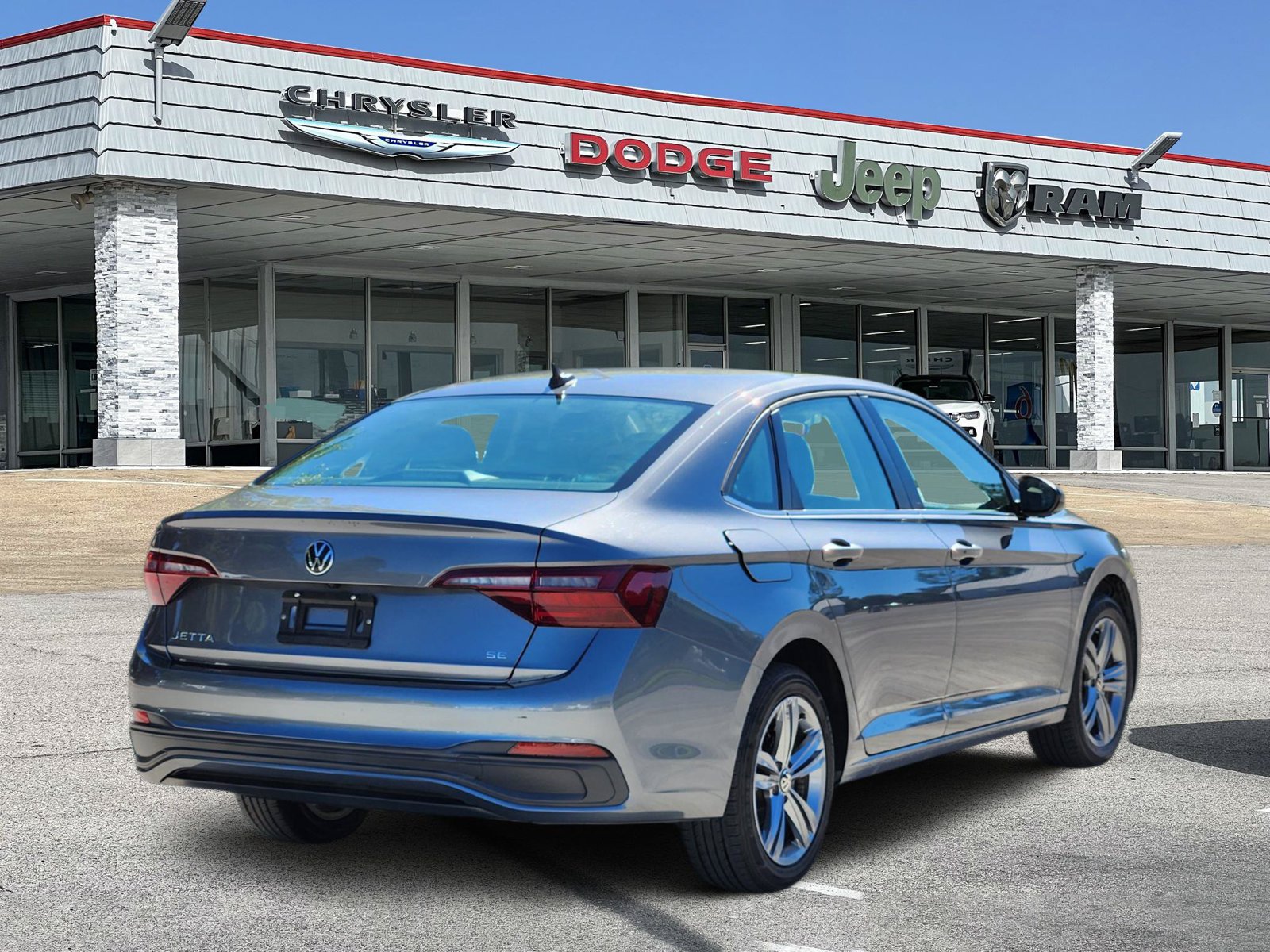 Used 2024 Volkswagen Jetta SE FWD image 4