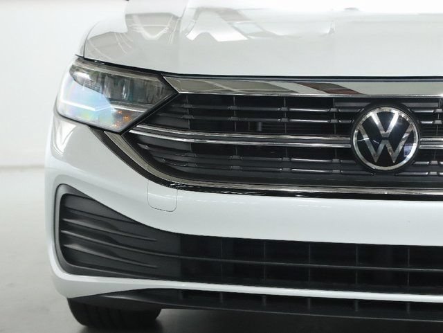 Used 2024 Volkswagen Jetta SE w/ Panoramic Sunroof Package FWD image 6