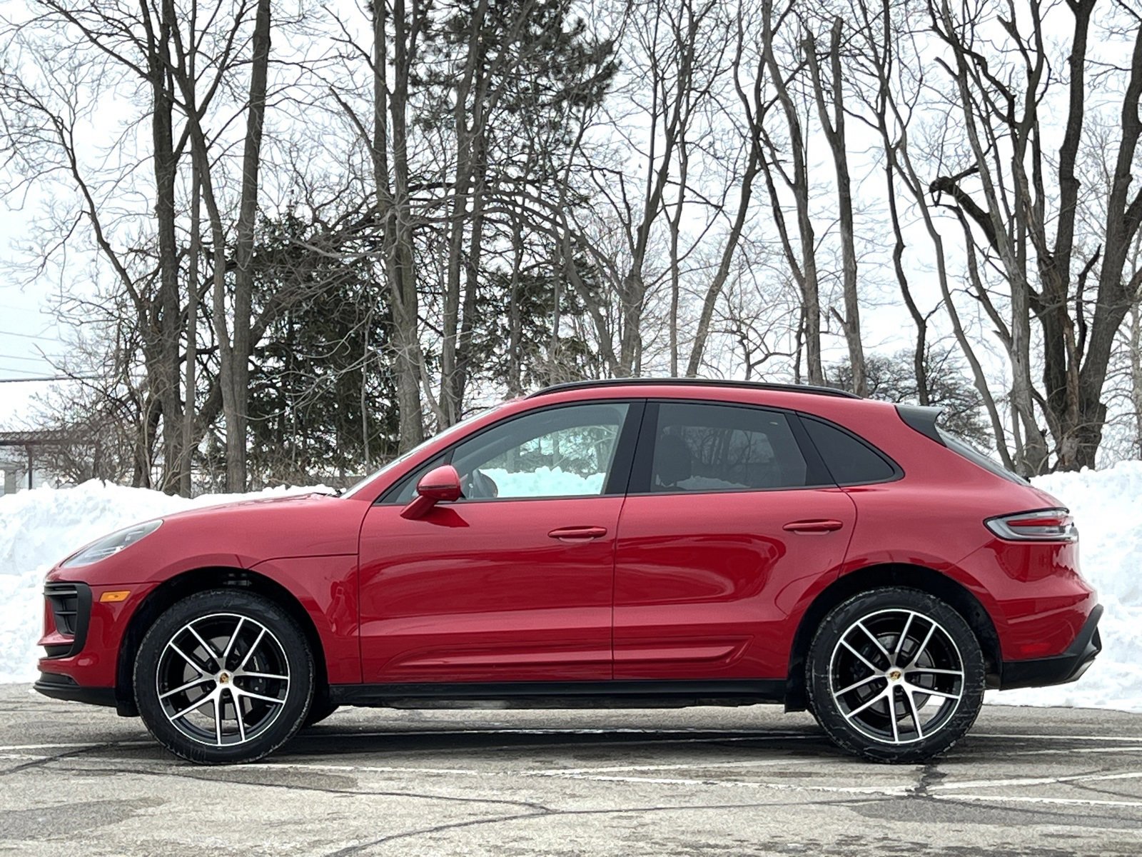 Certified 2025 Porsche Macan image 2
