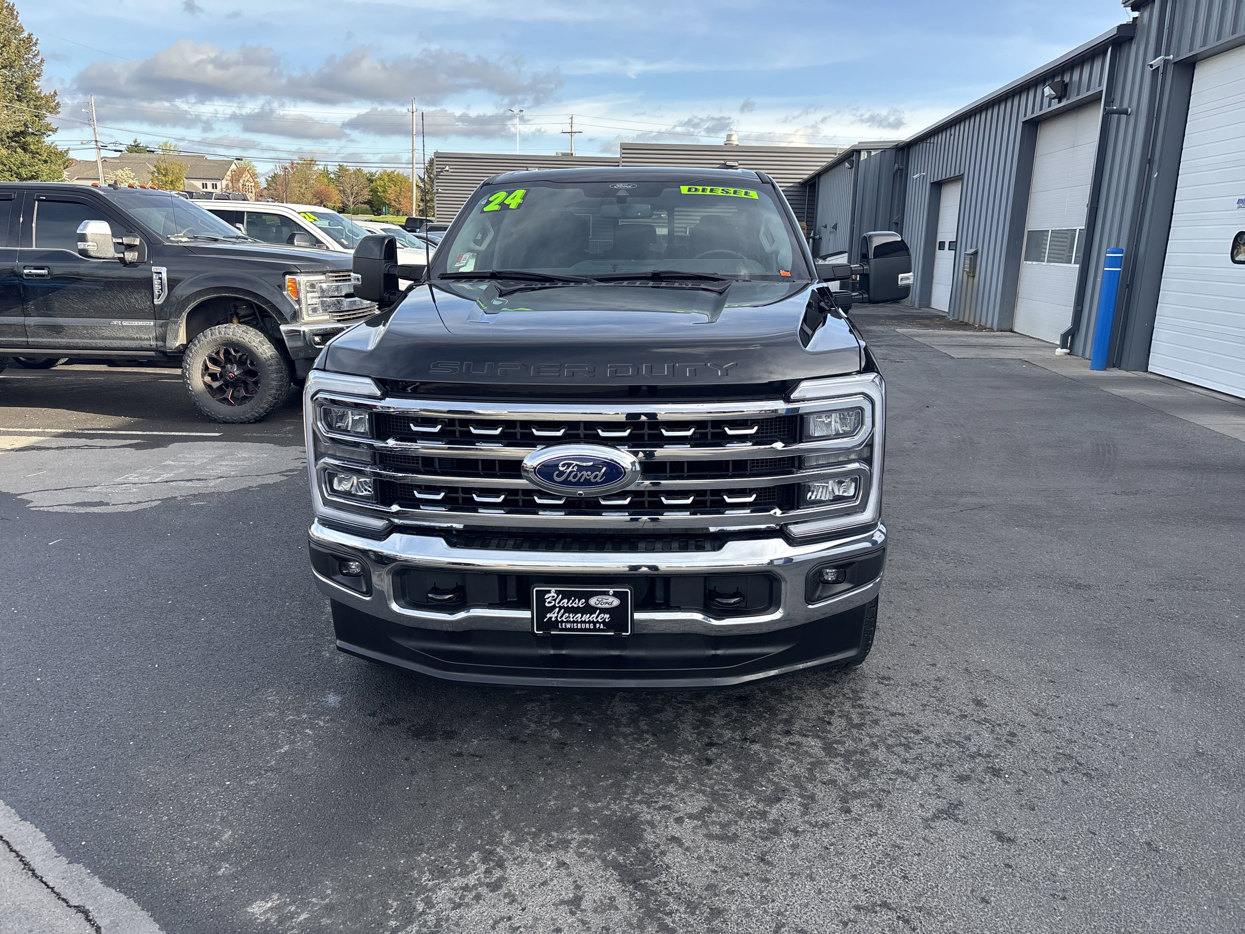 Used 2024 Ford F350 Lariat w/ Camper Package image 9