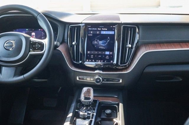 Used 2023 Volvo XC60 B5 Ultimate w/ Climate Package image 16