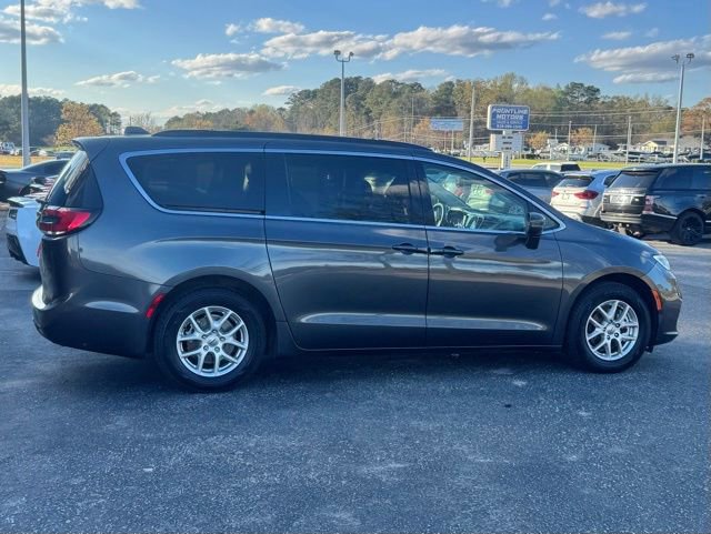 Used 2022 Chrysler Pacifica Touring-L FWD image 7