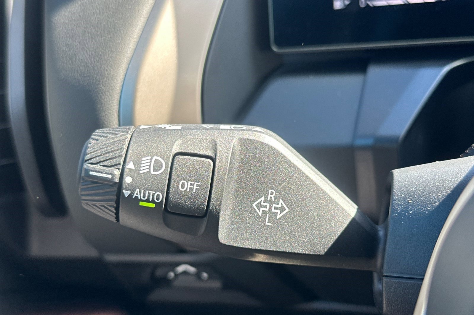 Used 2025 BMW X3 xDrive30i w/ Premium Package image 31