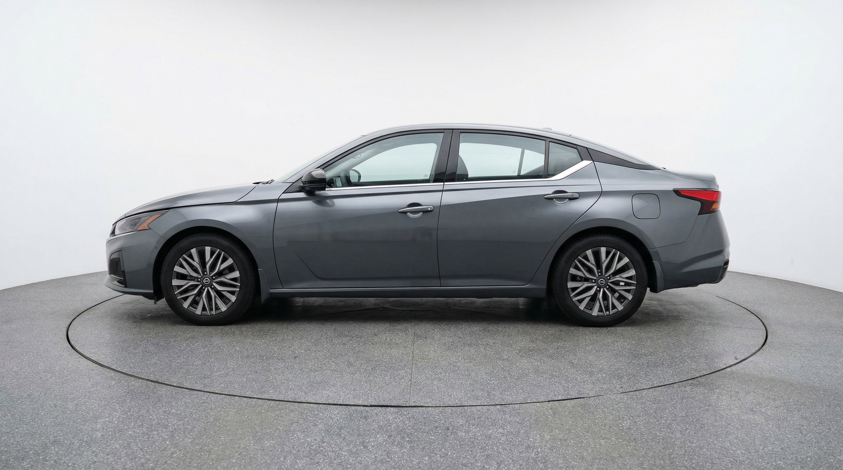 Used 2025 Nissan Altima 2.5 SV image 5