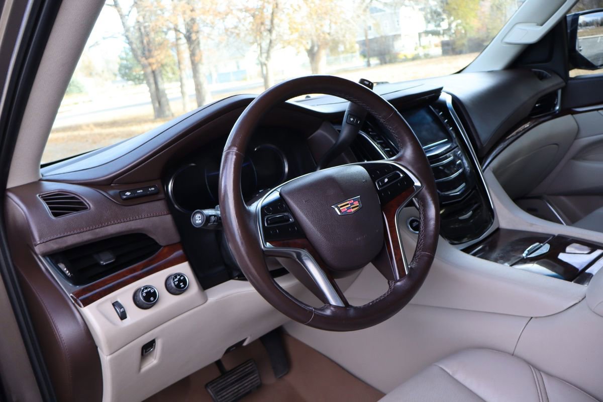 Used 2016 Cadillac Escalade ESV Premium image 15