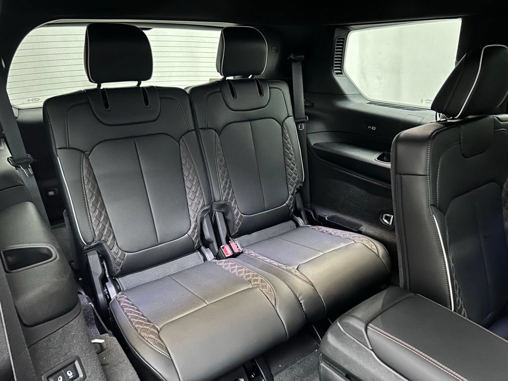 New 2026 Jeep Grand Cherokee L Summit w/ Obsidian Package AWD/4WD image 16